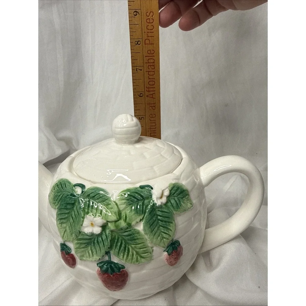 Otagiri Strawberry Teapot Mary Ann Baker Basket Weave Design 4 Cup Cottagecore